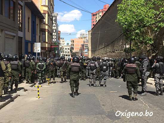 policias-achacachi.jpg